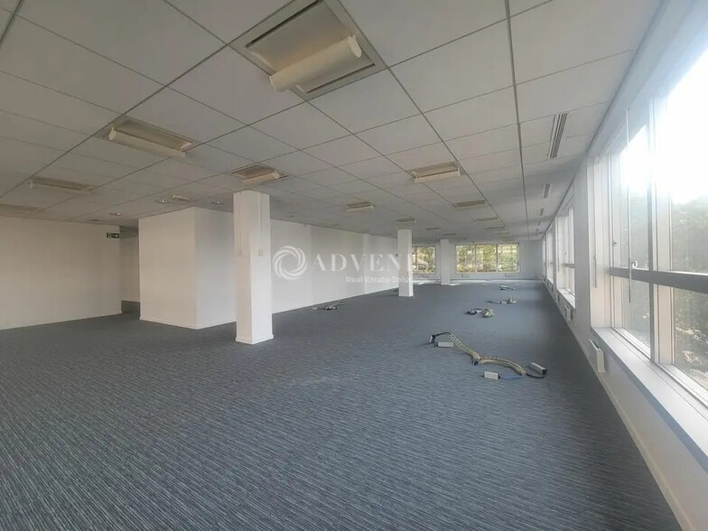 Office in Saint-Denis for lease - Interior Photo - Image 2 of 10