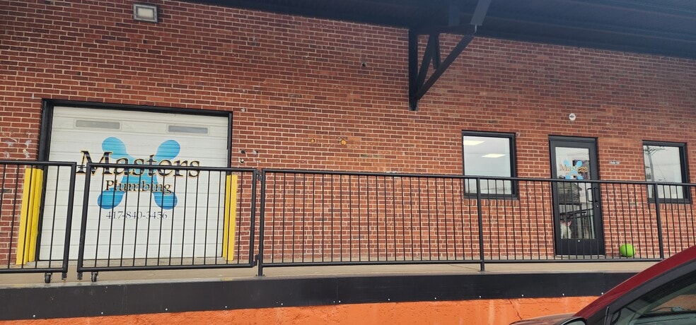 224 N Stewart Ave, Springfield, MO for lease - Building Photo - Image 2 of 19