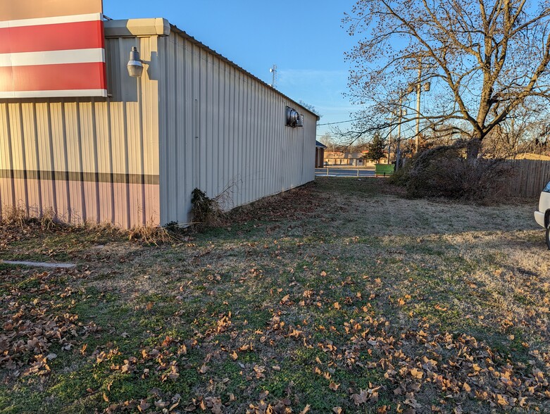 150 S Grand Ave, Greenfield, MO for sale - Building Photo - Image 3 of 13