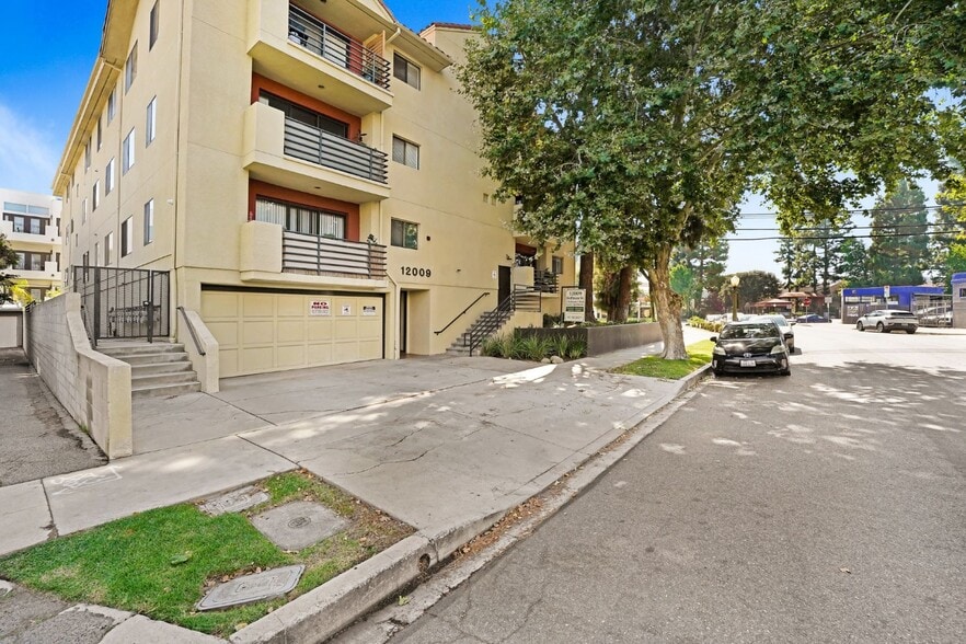 12009 Hoffman St, Studio City, CA for sale - Building Photo - Image 2 of 13