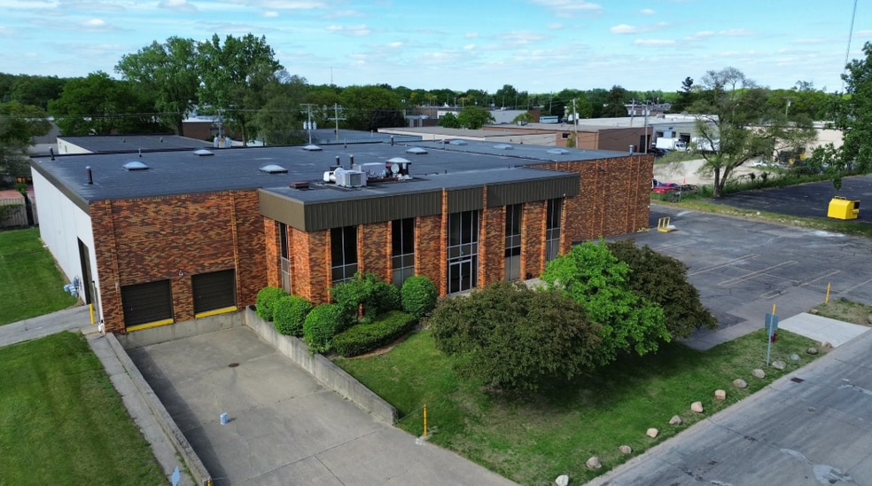 34100 Industrial Rd, Livonia, MI for lease - Primary Photo - Image 1 of 8