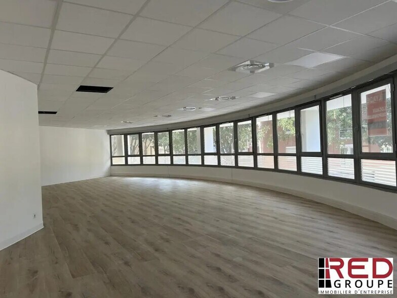 Office in Aix-en-Provence for lease - Building Photo - Image 2 of 7