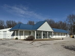 3747 W Chestnut Expy, Springfield, MO for lease Building Photo- Image 2 of 10