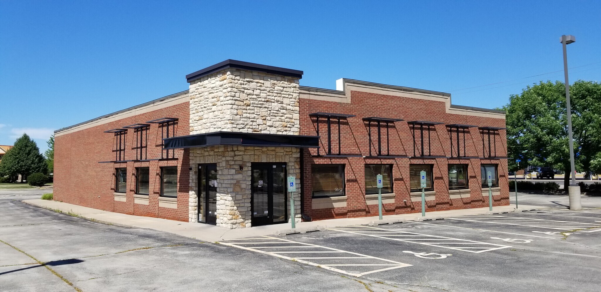 3040-1 E College Ave, Appleton, WI for sale Building Photo- Image 1 of 1