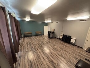 138 E Mistletoe Ave, San Antonio, TX for lease Interior Photo- Image 1 of 11