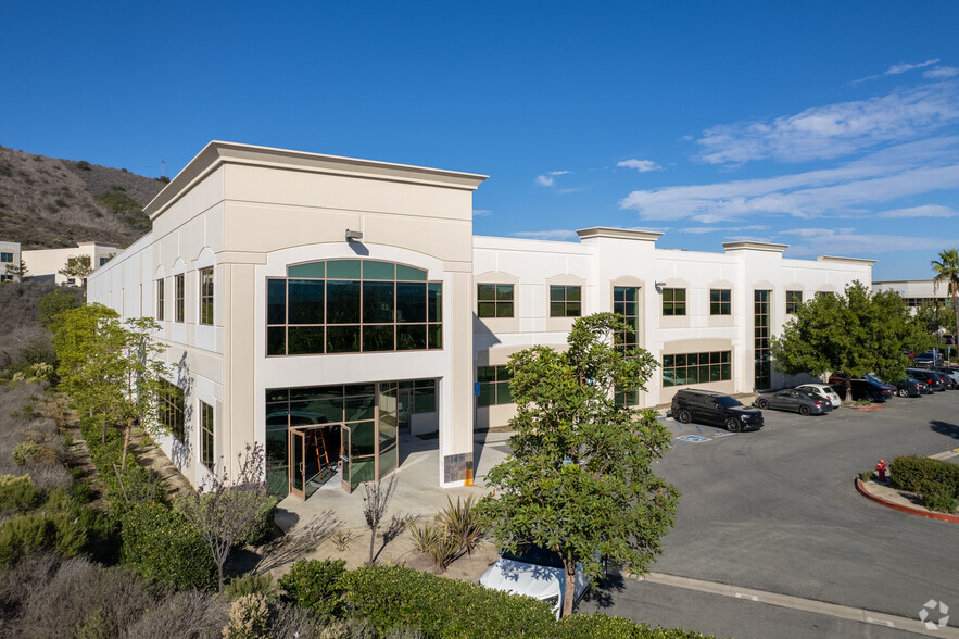 236 Avenida Fabricante, San Clemente, CA for sale - Primary Photo - Image 1 of 1