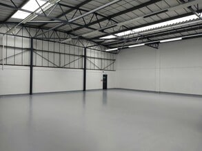 13 Lovelace Rd, Bracknell for lease Interior Photo- Image 2 of 2