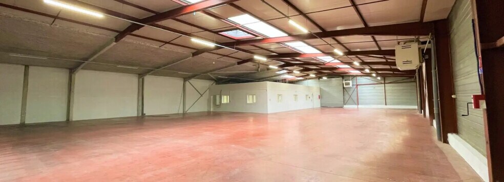 Office in Corbas for lease - Interior Photo - Image 3 of 4