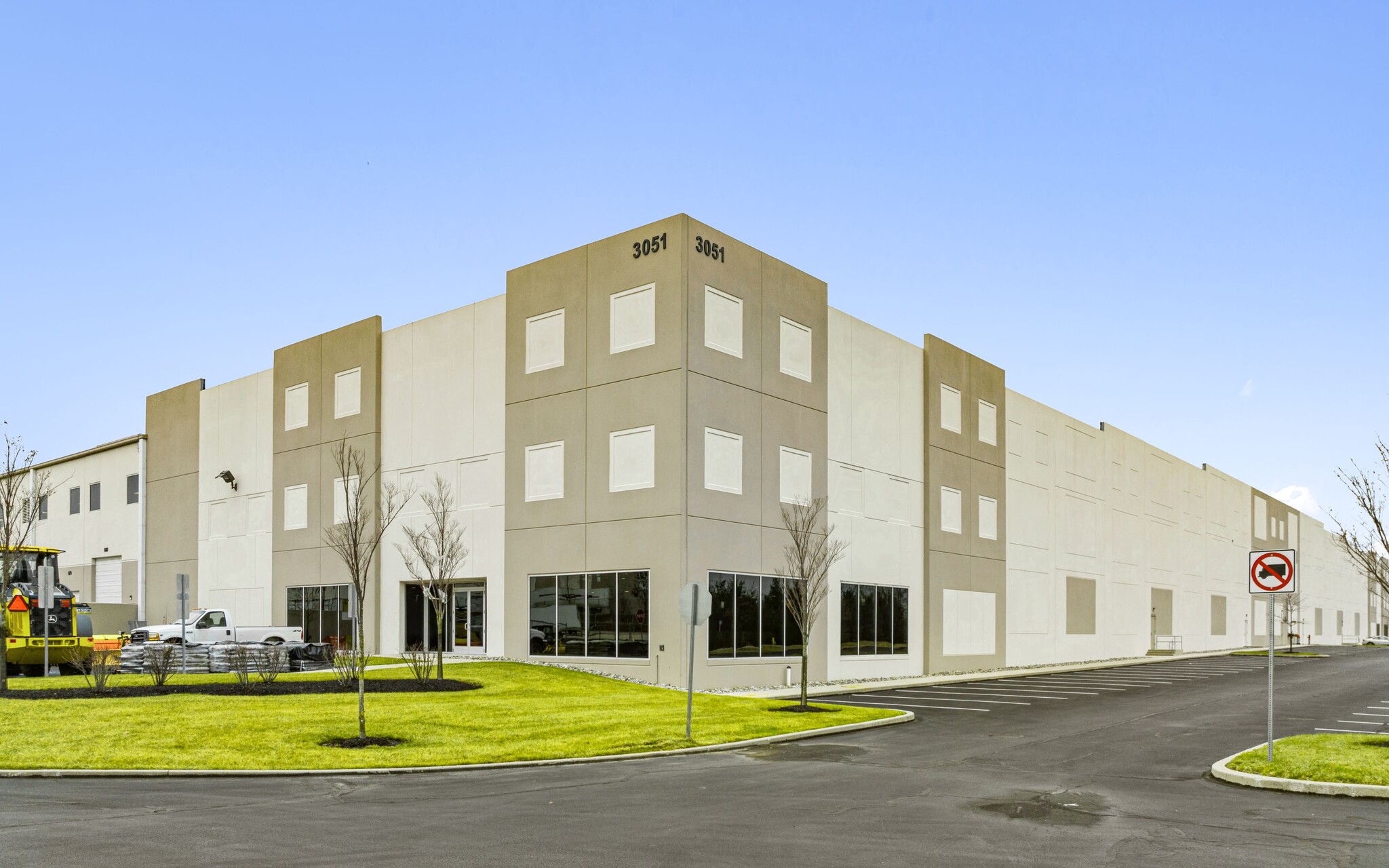 3051 Commerce Center Blvd, Bethlehem, PA for lease Building Photo- Image 1 of 10