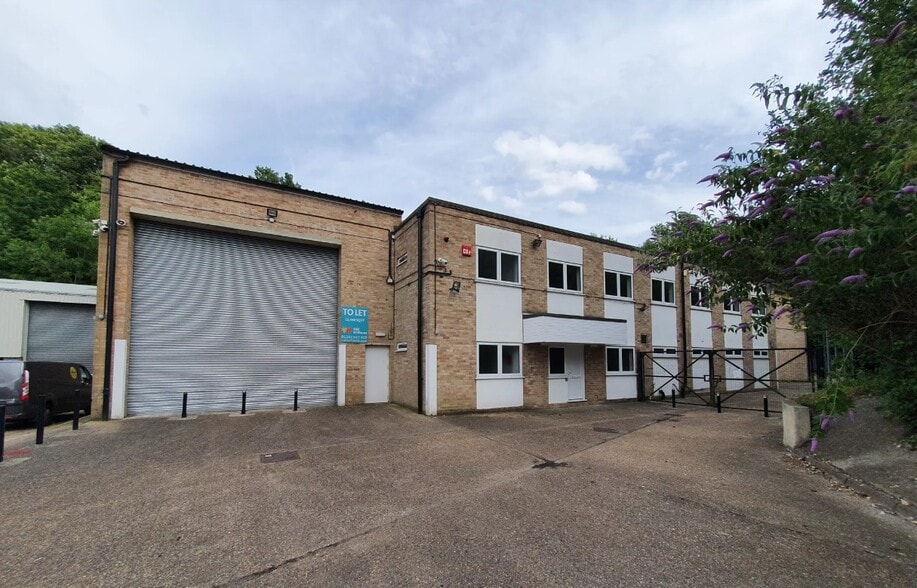 Unit B4 Ullswater Cres, Coulsdon for lease - Building Photo - Image 2 of 3
