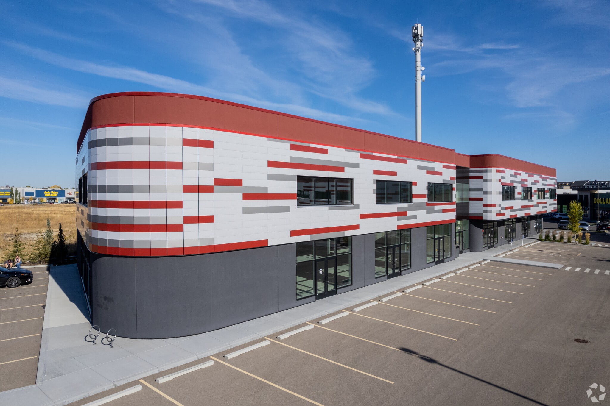 28 Kingsview Rd SE, Airdrie, AB for sale Primary Photo- Image 1 of 14
