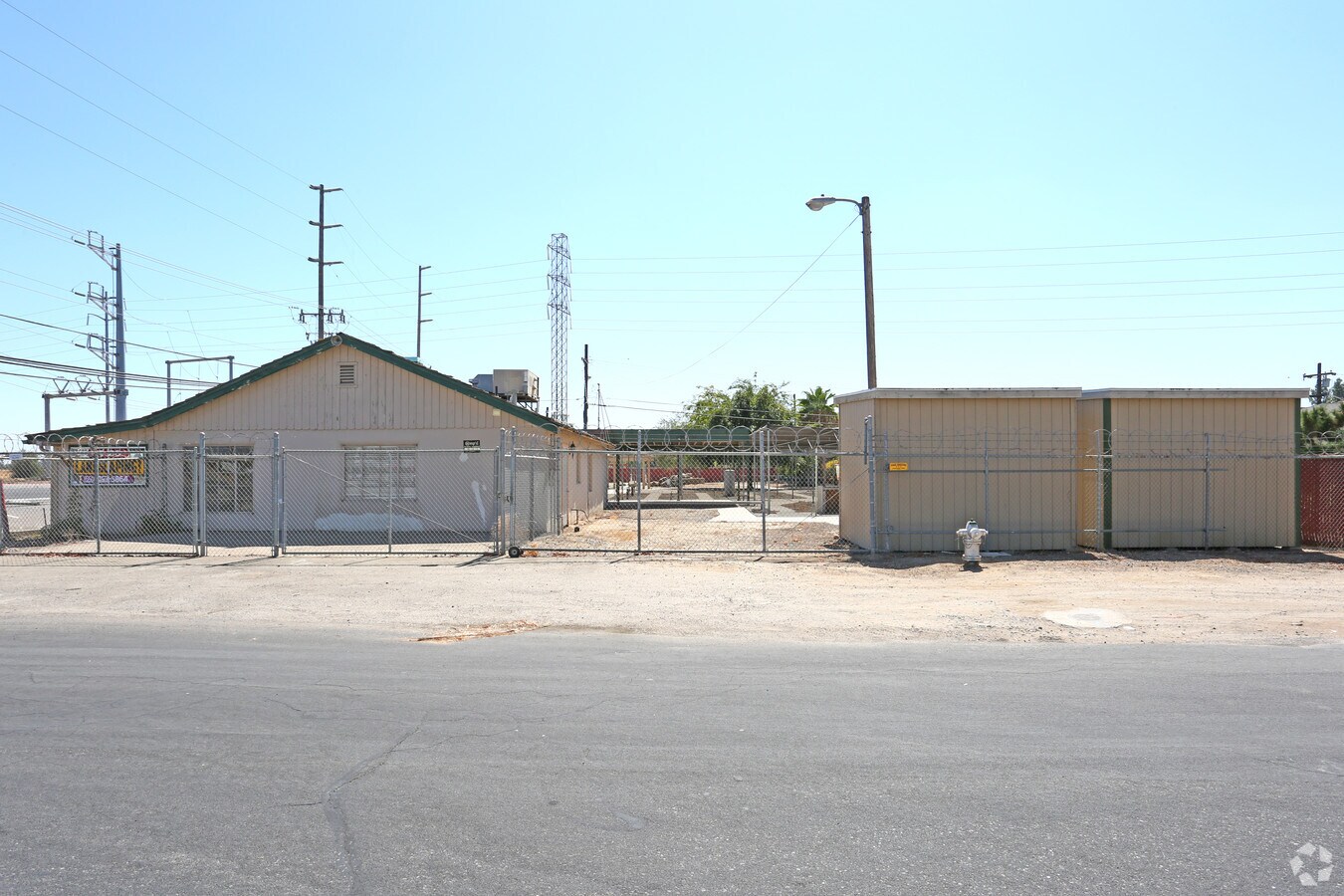 433 N Clovis Ave, Fresno, CA 93727