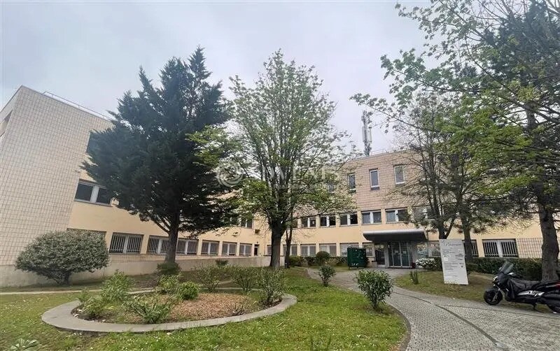 Office in Aulnay-sous-Bois for lease - Building Photo - Image 1 of 8