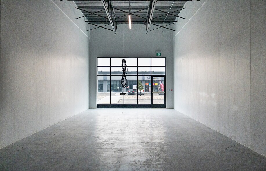 245 Lucas Av, Winnipeg, MB for lease - Building Photo - Image 2 of 5