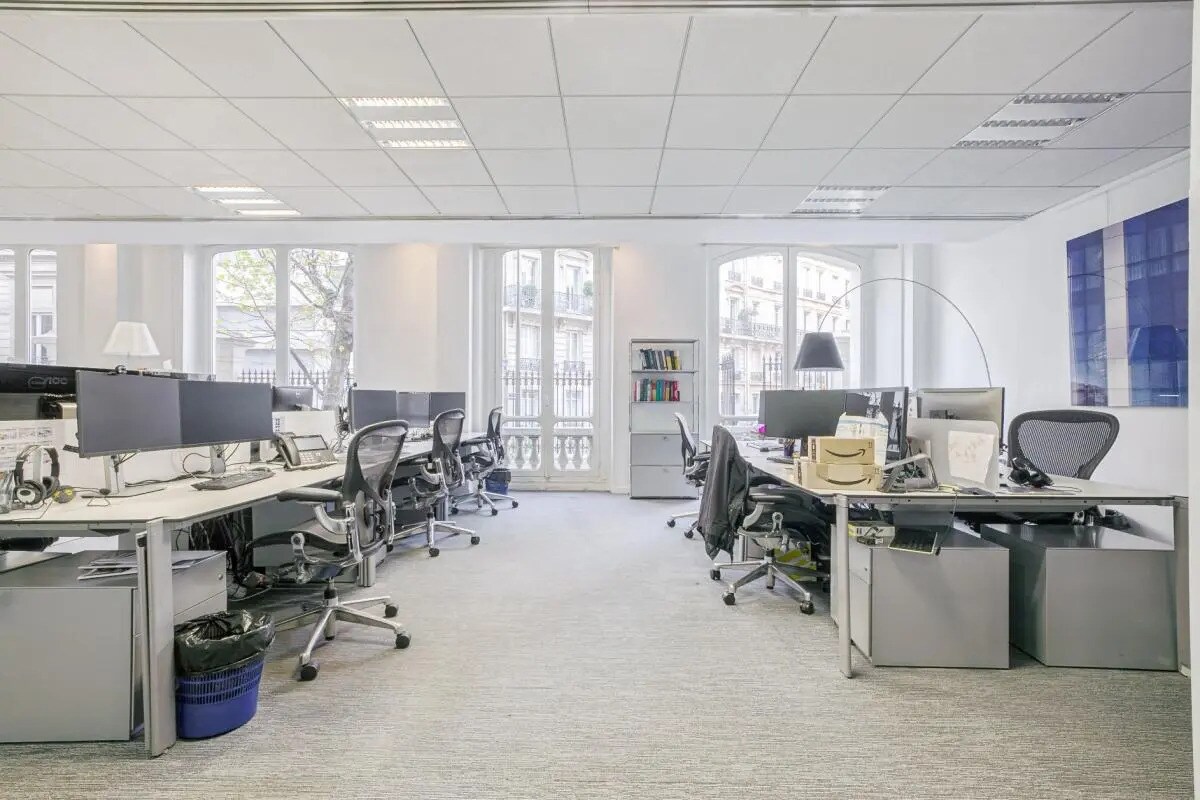 Office in Paris for lease Interior Photo- Image 1 of 24