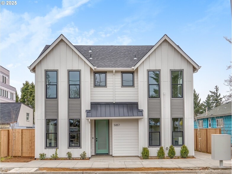 17-Unit Portland Multifamily Portfolio portfolio of 3 properties for sale on LoopNet.com - Building Photo - Image 3 of 47