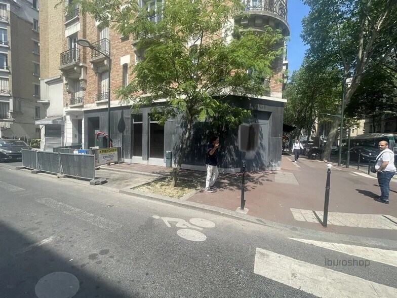 Retail in Clichy for lease - Building Photo - Image 1 of 3