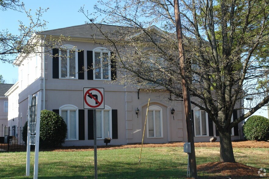 5800 Monroe Rd, Charlotte, NC 28212