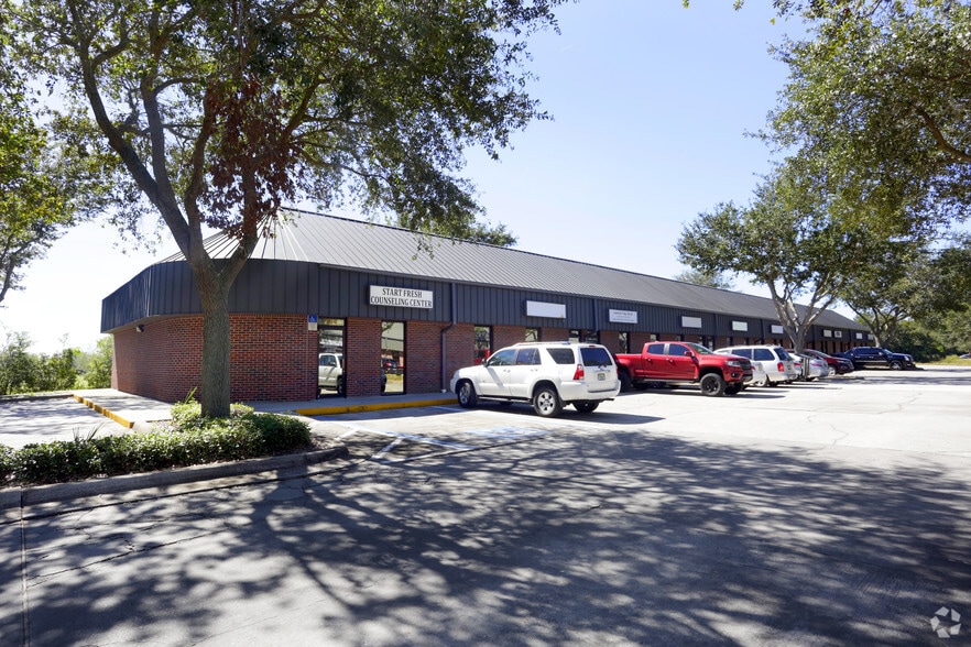 1463 Oakfield Dr, Brandon, FL for lease - Building Photo - Image 2 of 8