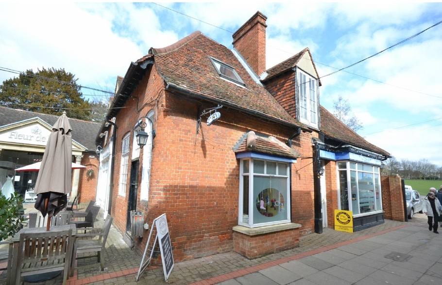 2-6 Rose & Crown Walk, Saffron Walden for lease - Primary Photo - Image 1 of 6