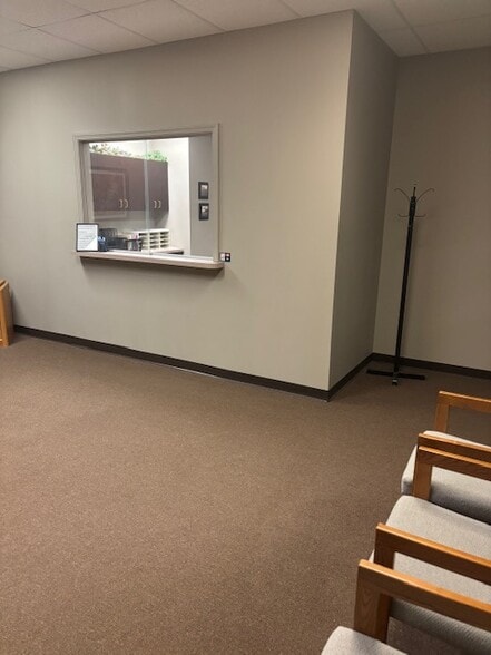 250 Mt Lebanon Blvd, Pittsburgh, PA for lease - Building Photo - Image 2 of 44