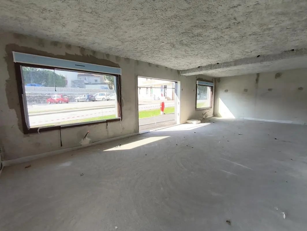 Retail in Seyssel for sale Interior Photo- Image 1 of 5