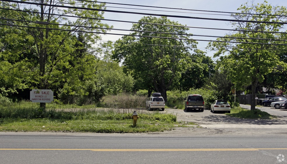 158 Montauk Hwy, Moriches, NY for sale - Building Photo - Image 1 of 3