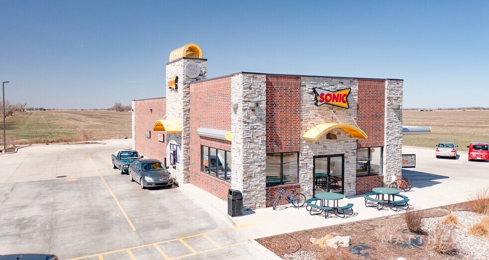 917 N Broadway Ave, Sterling, KS for sale - Primary Photo - Image 1 of 1