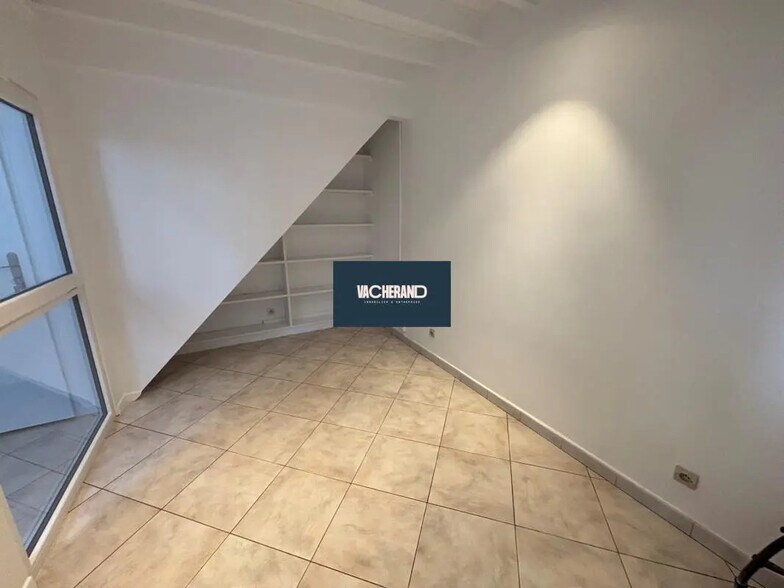 Office in Aulnoy-lez-Valenciennes for lease - Interior Photo - Image 2 of 3