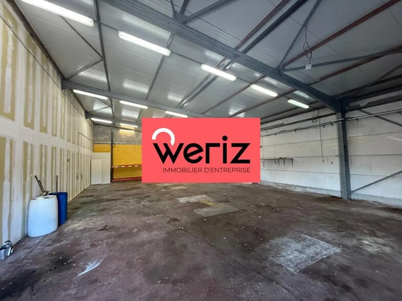 Flex in Aubagne for lease - Interior Photo - Image 1 of 4