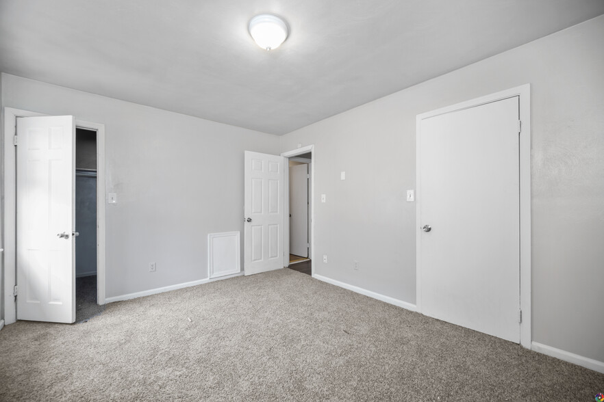 6255 Alexander St, Norfolk, VA for sale - Interior Photo - Image 2 of 11