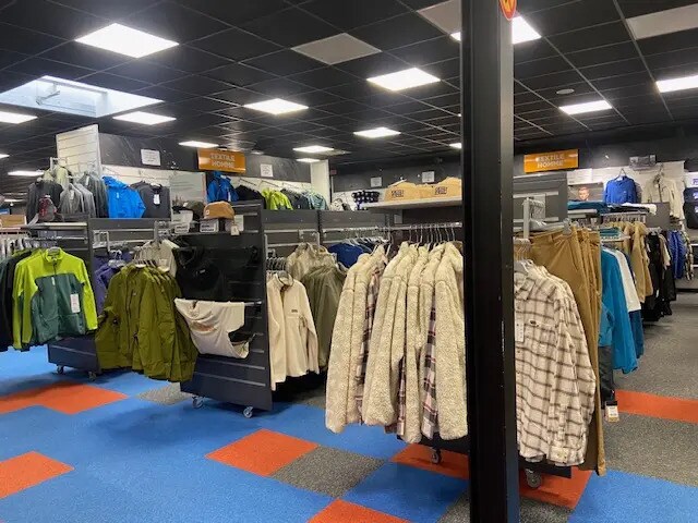 Retail in Saint-Priest for lease - Interior Photo - Image 2 of 4