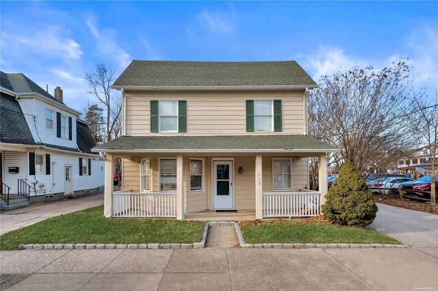 112 Maple Pl, Port Jefferson, NY for sale - Building Photo - Image 1 of 1