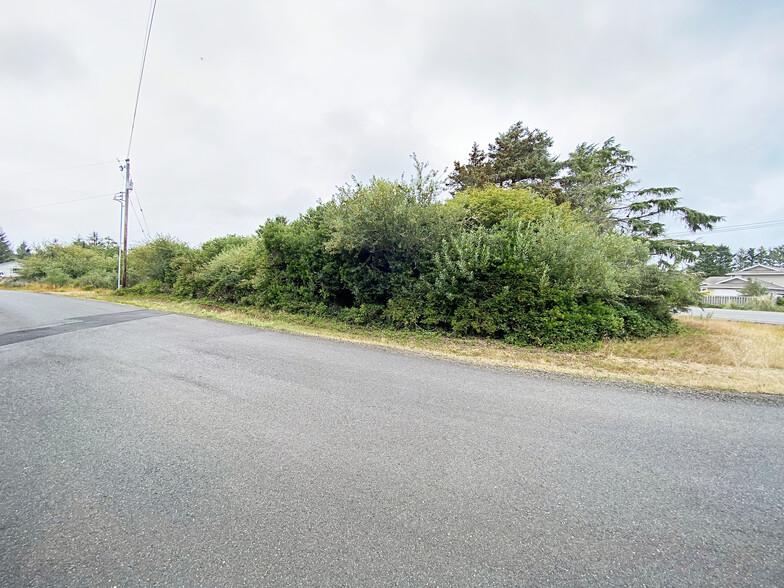 573 Point Brown Ave NW, Ocean Shores, WA for sale - Primary Photo - Image 1 of 1