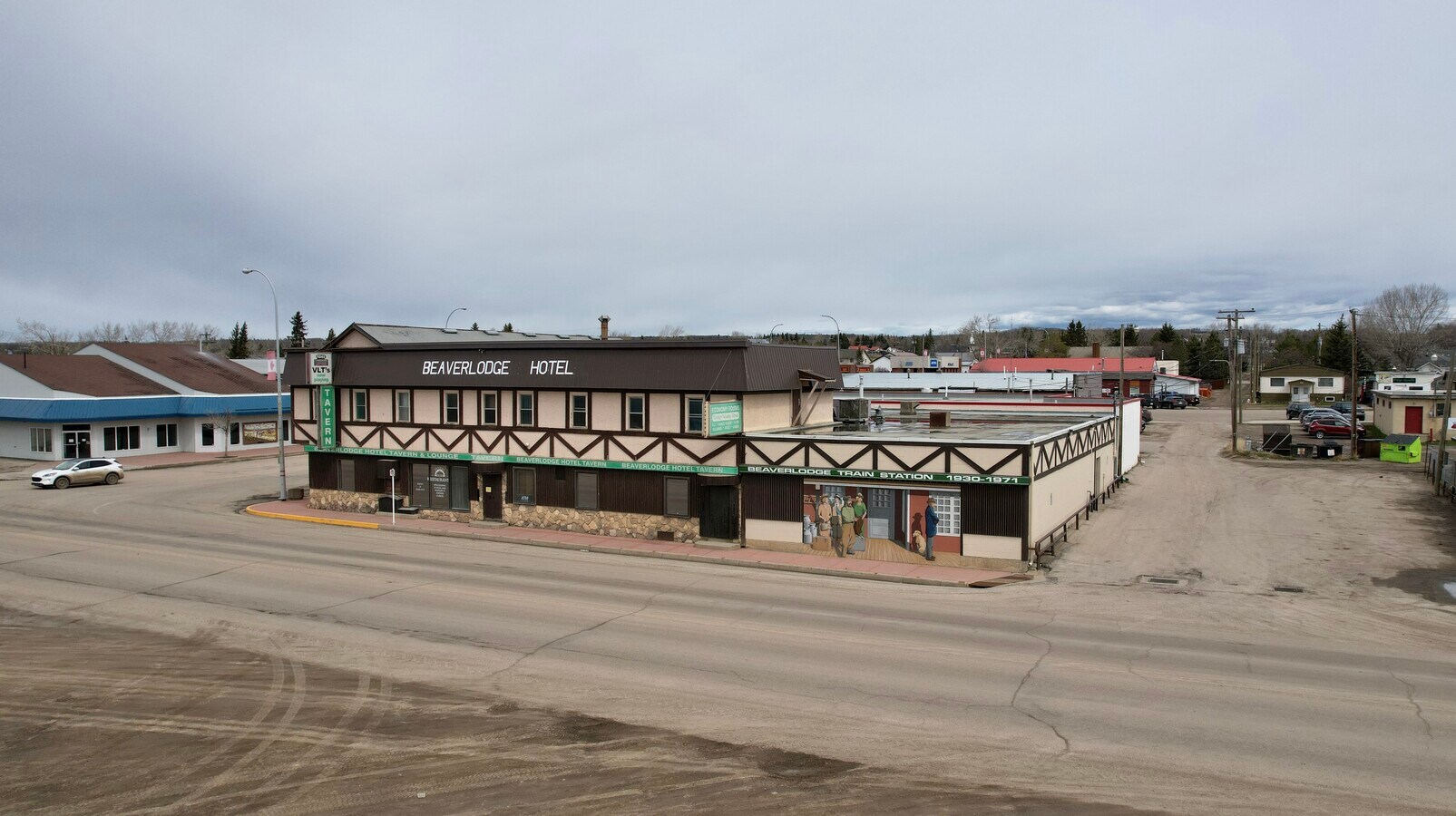 101 10th St, Beaverlodge, AB T0H 0C0 Beaverlodge Hotel and Tavern
