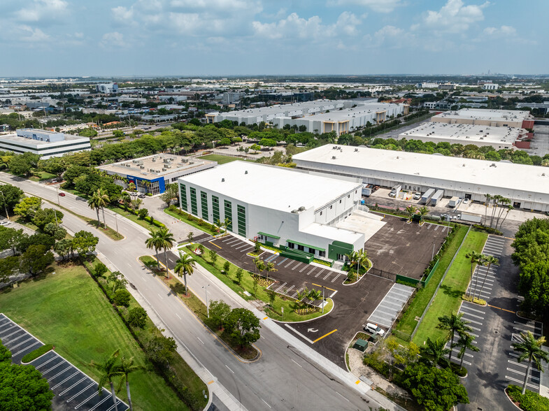 10405 NW 19th St, Doral, FL for sale - Building Photo - Image 1 of 25