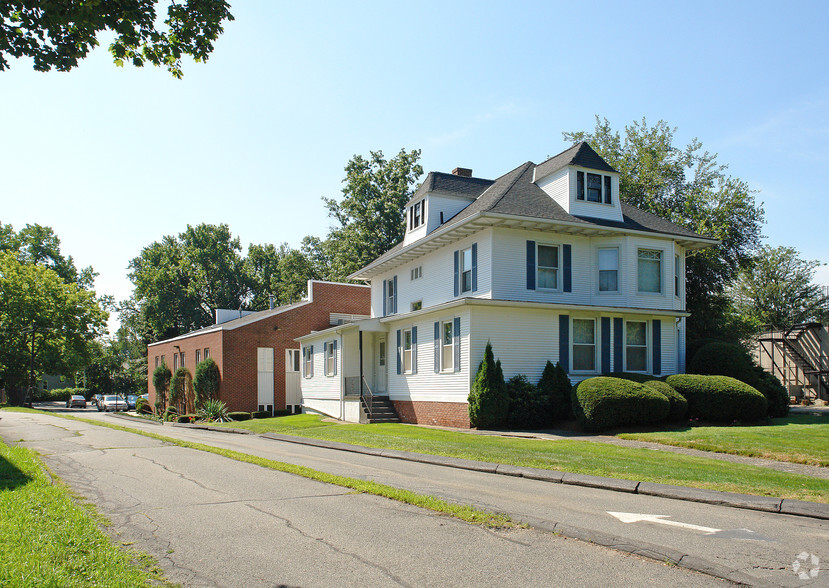 71 Park Ave, West Springfield, MA for lease - Primary Photo - Image 3 of 11