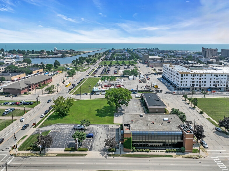 800 55th St, Kenosha, WI for sale - Building Photo - Image 2 of 23