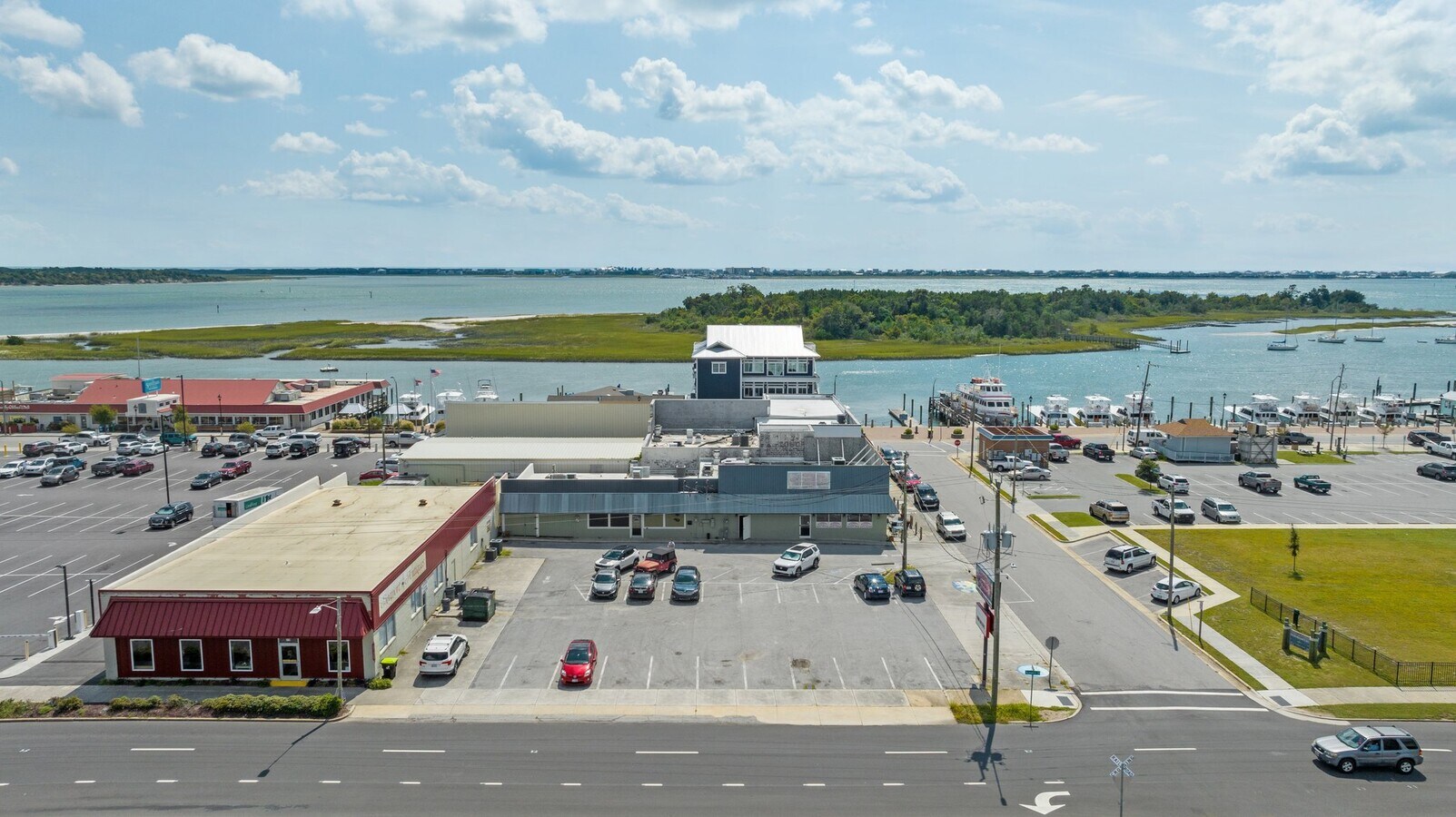 105 S 6th St, Morehead City, NC 28557