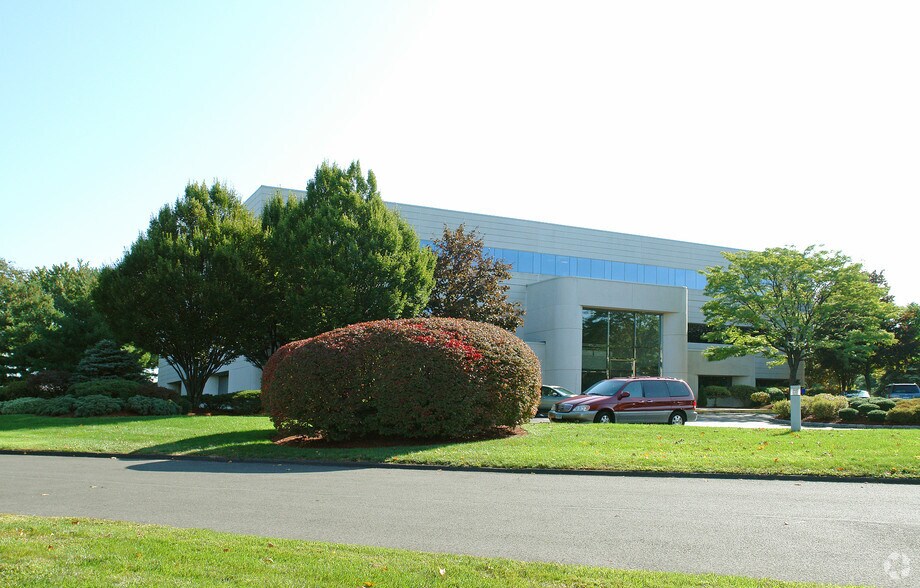 200 Day Hill Rd, Windsor, CT 06095 Office for Sale