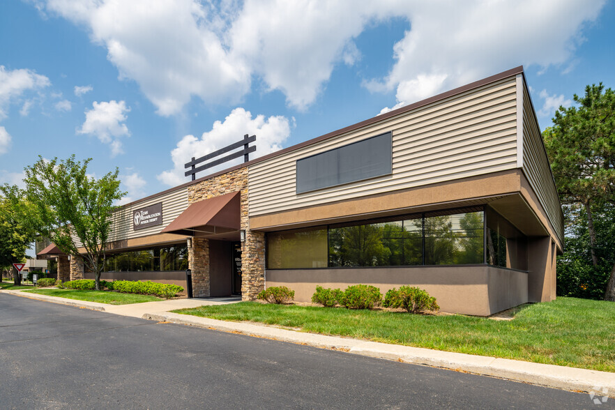 27650-27652 Franklin Rd, Southfield, MI for lease - Building Photo - Image 2 of 44