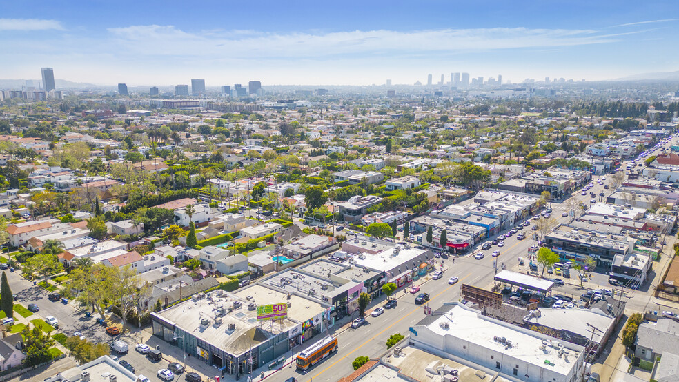 7318 Melrose Ave, Los Angeles, CA for lease - Building Photo - Image 2 of 6