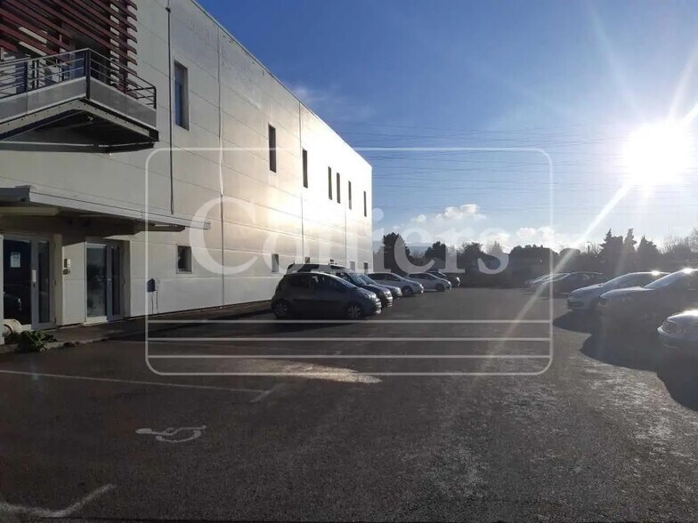 Office in Gardanne for lease - Building Photo - Image 2 of 15