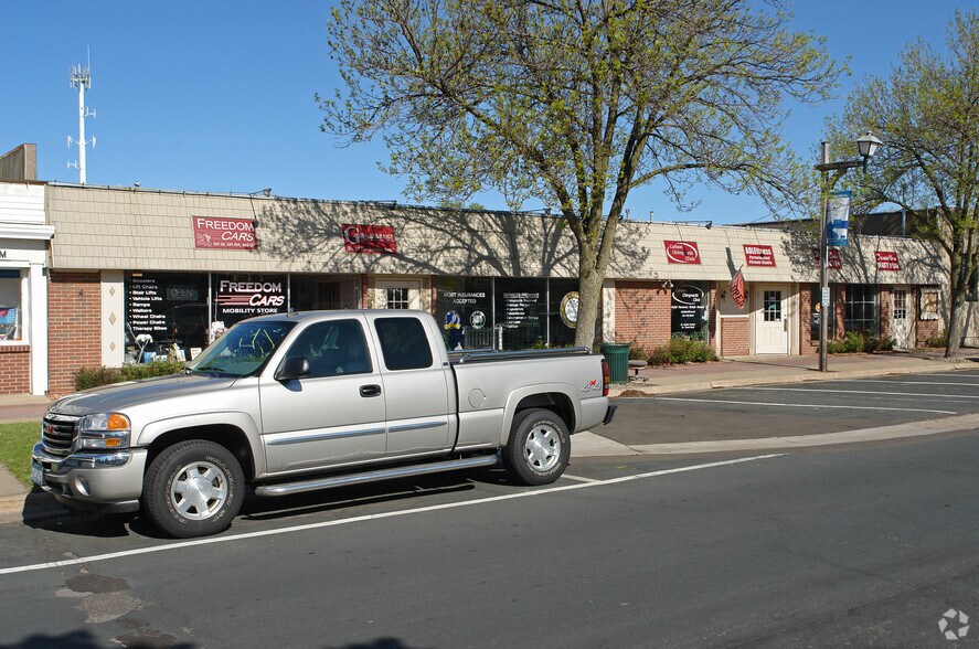 4711-4723 Clark Ave, White Bear Lake, MN for lease - Building Photo - Image 2 of 3