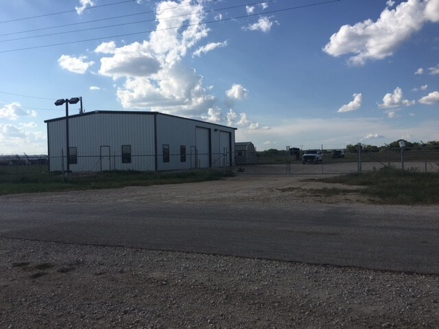 304 Zander Ln, Pleasanton, TX for sale Building Photo- Image 1 of 1