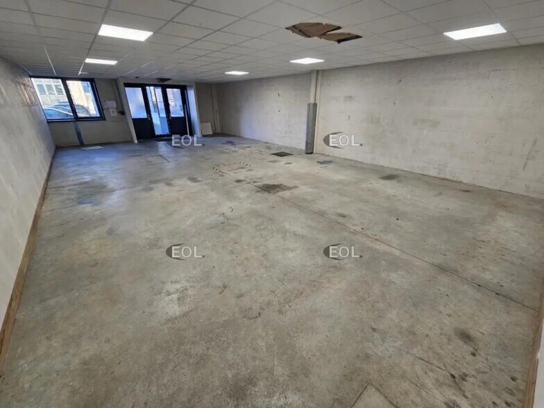 Flex in Fresnes for lease - Building Photo - Image 2 of 7