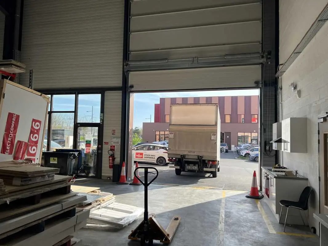 Flex in Tremblay-en-France for lease Interior Photo- Image 1 of 17