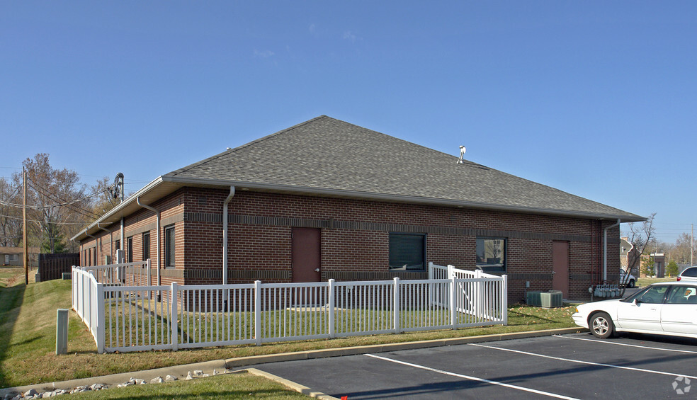 1337 Park Plaza Dr, O'Fallon, IL for lease - Building Photo - Image 2 of 5