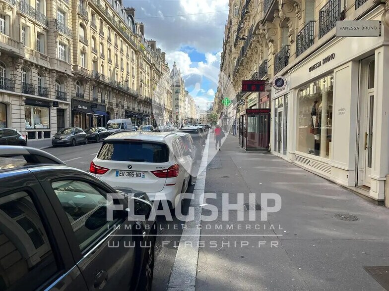 Retail in Paris for lease - Building Photo - Image 1 of 2