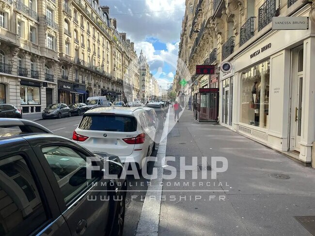 Location Commerce 105 m²